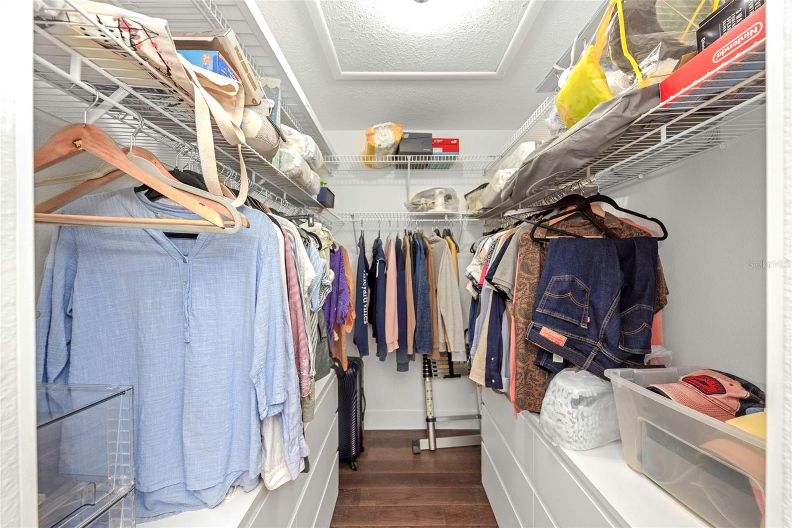 SALEM SQUARE - Residential Lease