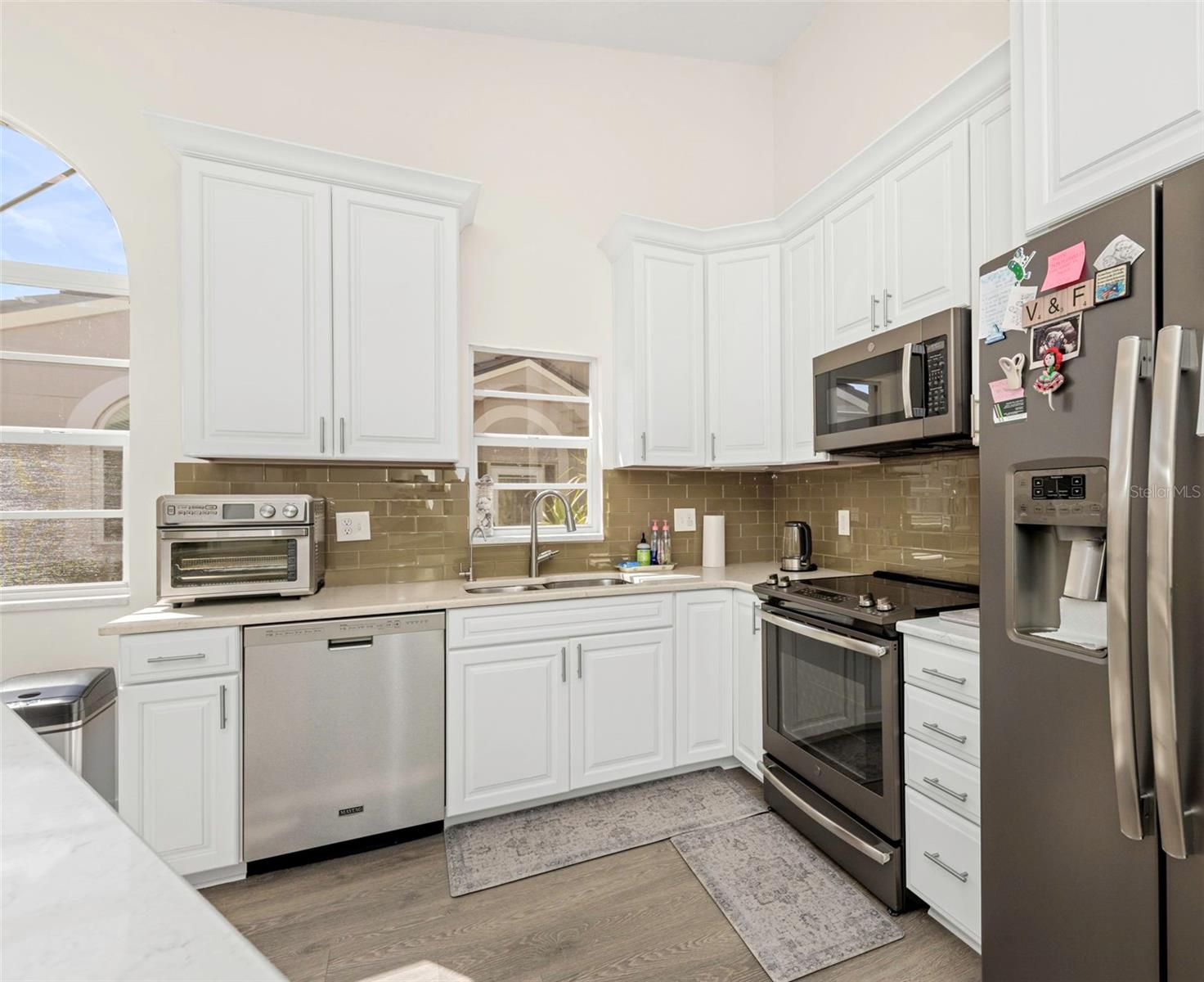 SALEM SQUARE - Residential Lease