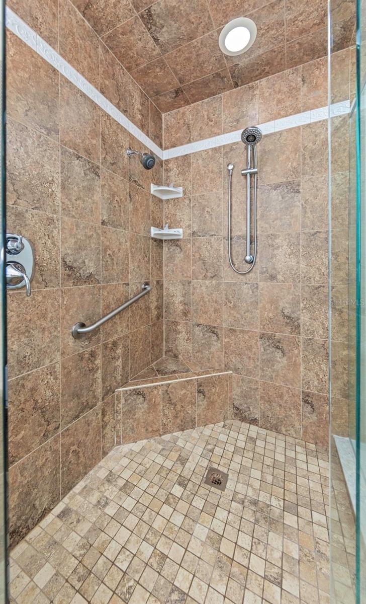 SALEM SQUARE - Residential Lease