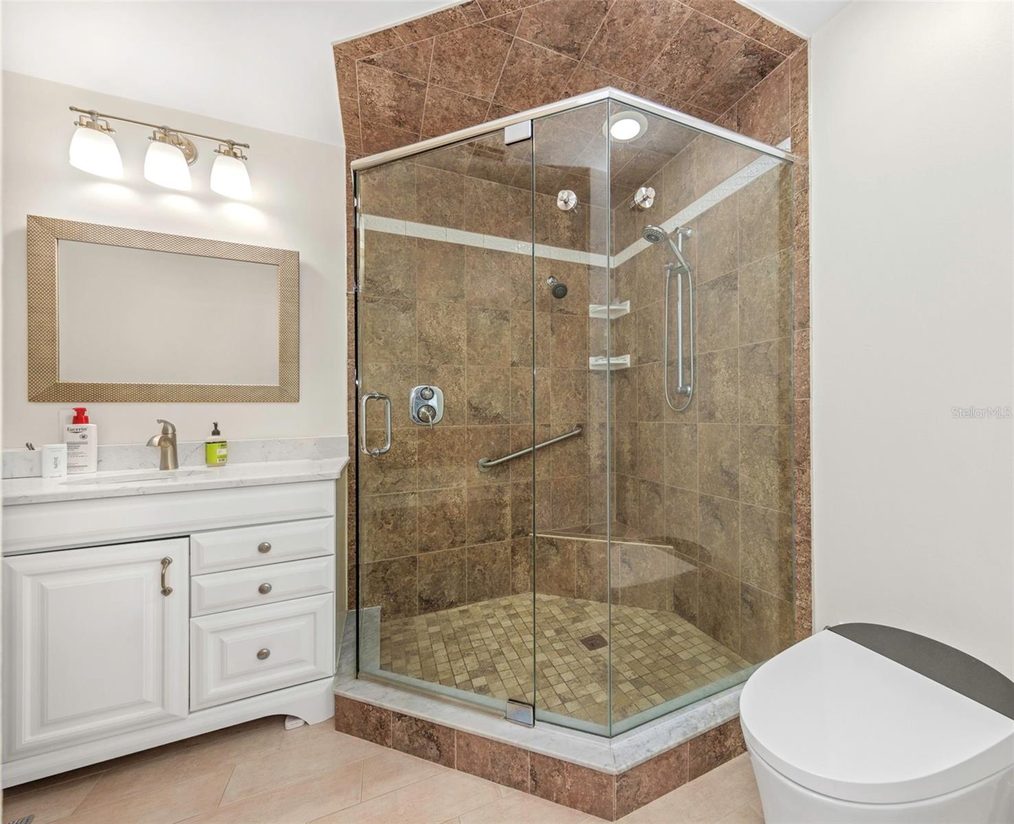 SALEM SQUARE - Residential Lease