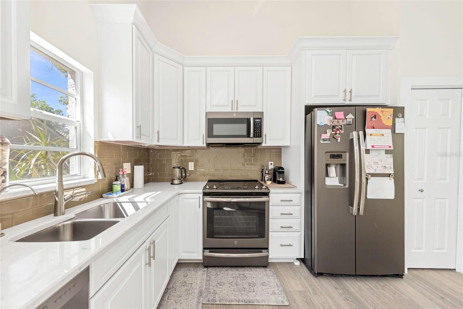 SALEM SQUARE - Residential Lease