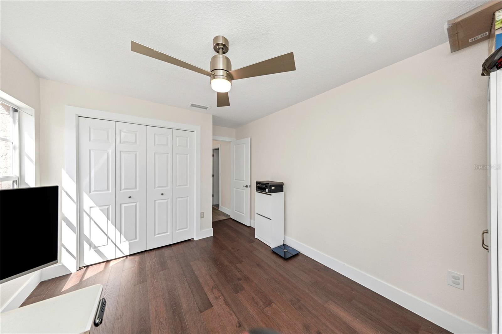 SALEM SQUARE - Residential Lease