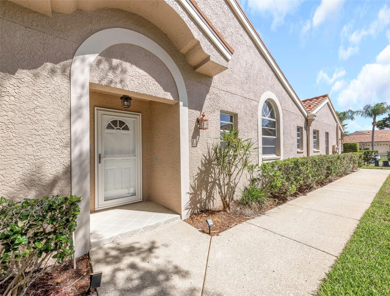 SALEM SQUARE - Residential Lease