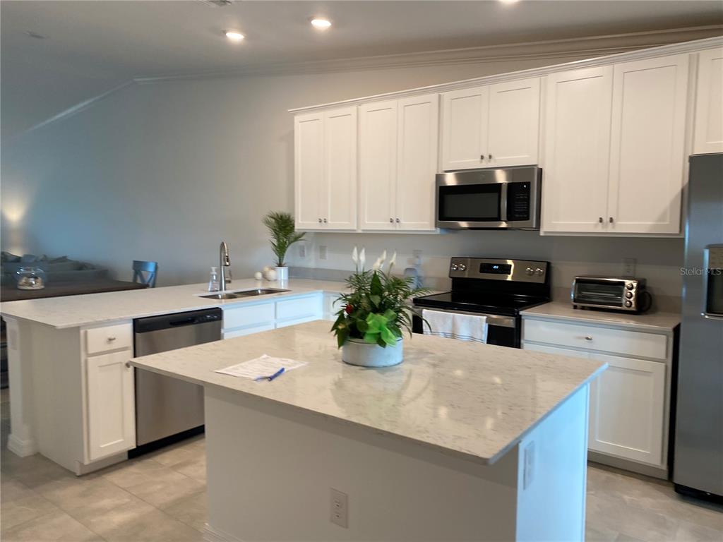 LAKEWOOD NATIONAL GOLF CULB PH II - Residential Lease