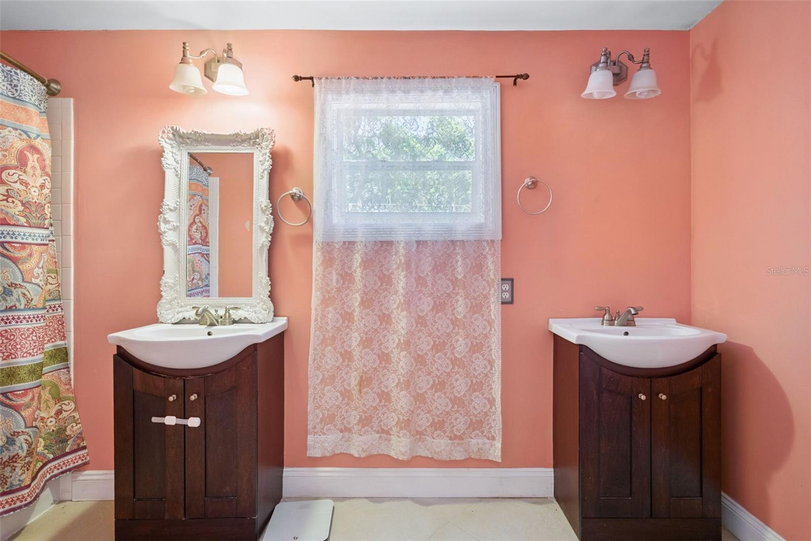 MOUNT DORA GULLERS HOMESTEAD - Residential