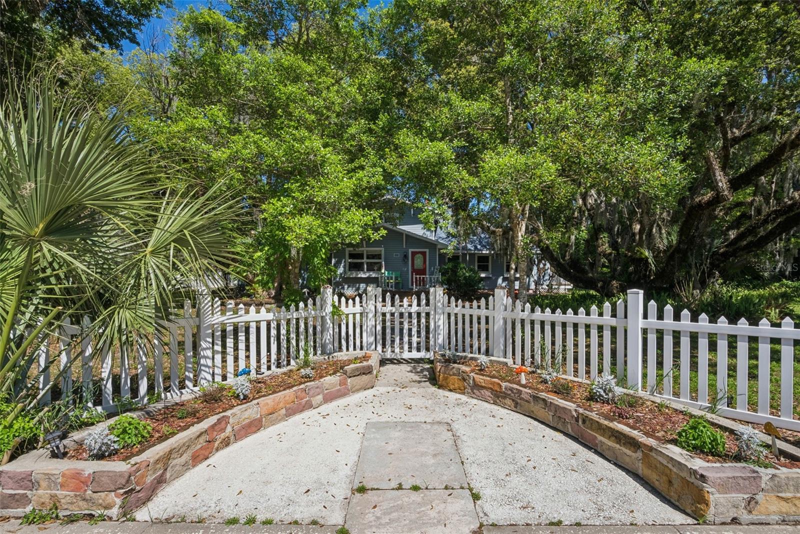 MOUNT DORA GULLERS HOMESTEAD - Residential