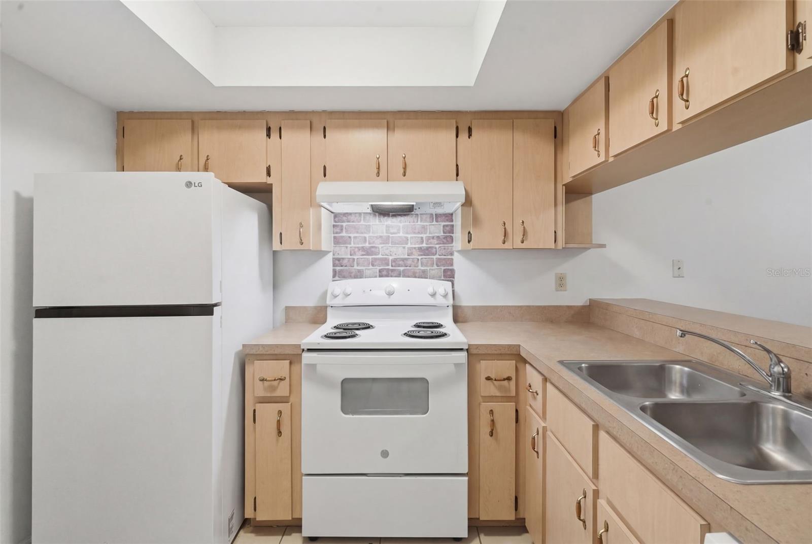 CRYSTAL GROVE - Residential Income