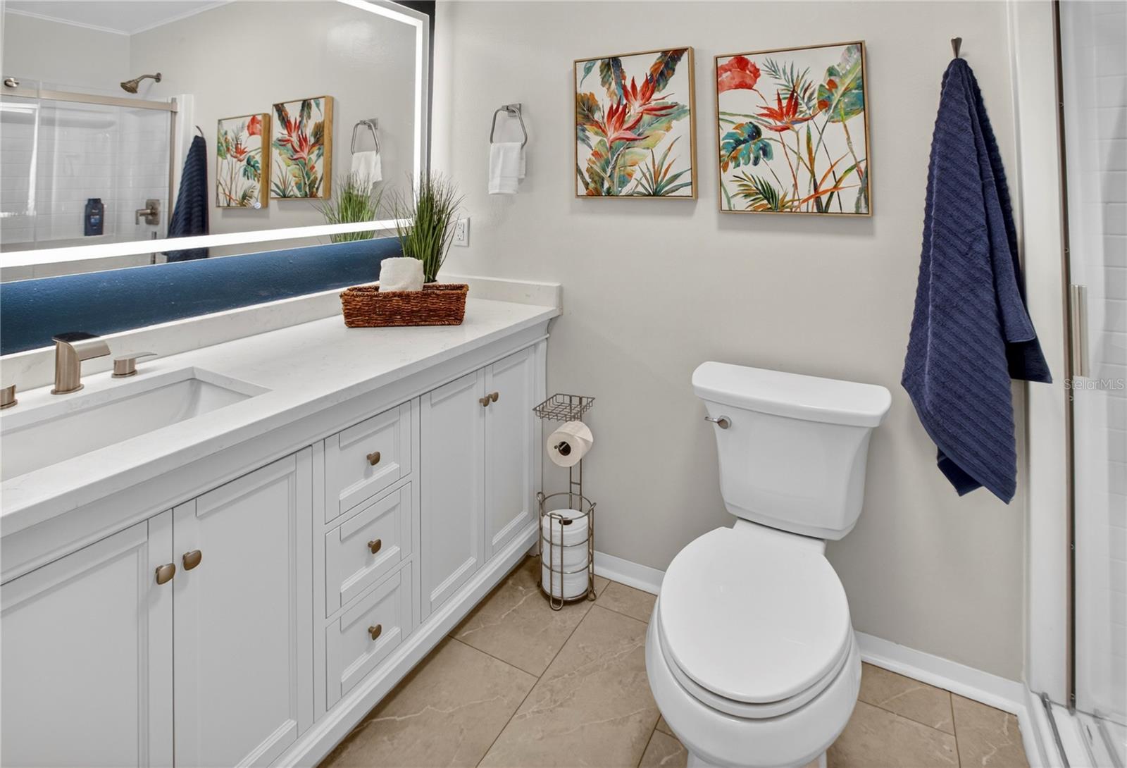 BONNIE BAY UNIT THREE PH ONE - Residential