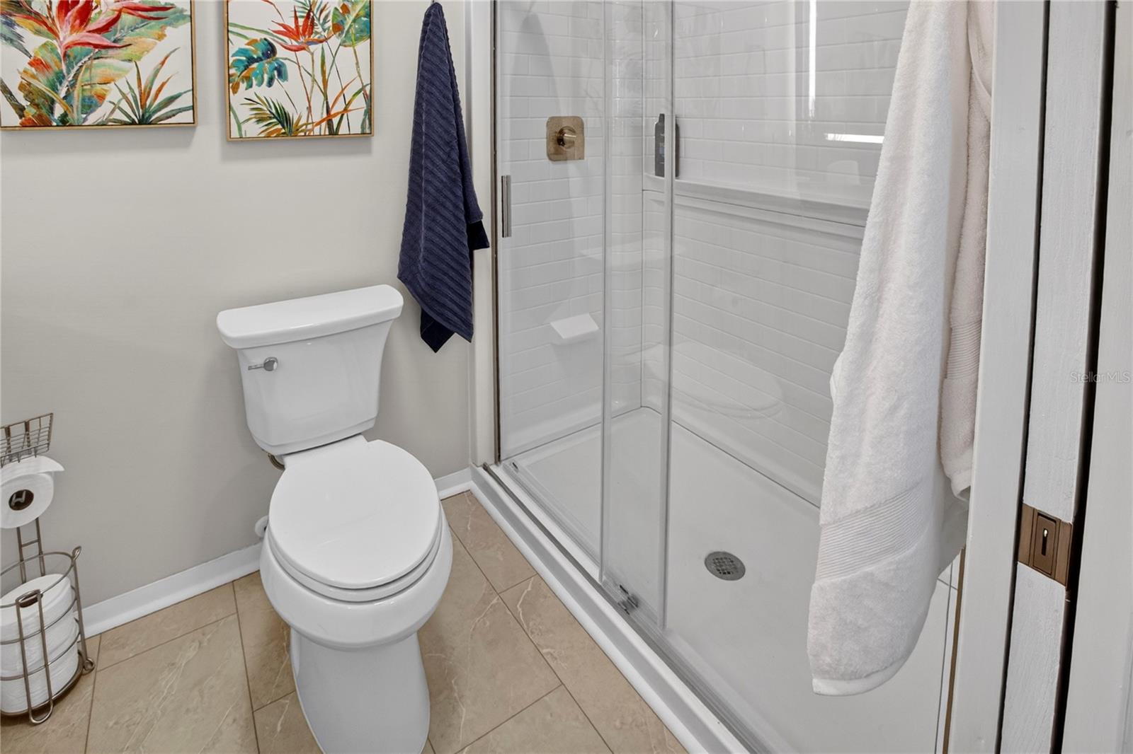BONNIE BAY UNIT THREE PH ONE - Residential