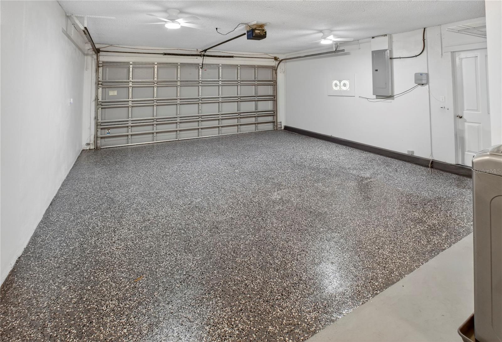 BONNIE BAY UNIT THREE PH ONE - Residential