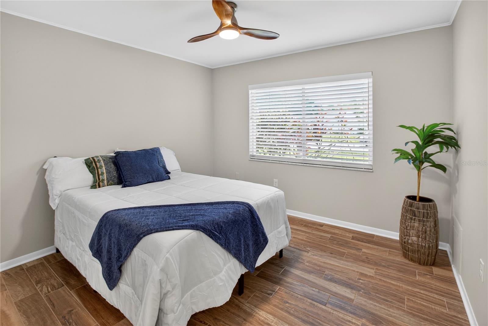 BONNIE BAY UNIT THREE PH ONE - Residential