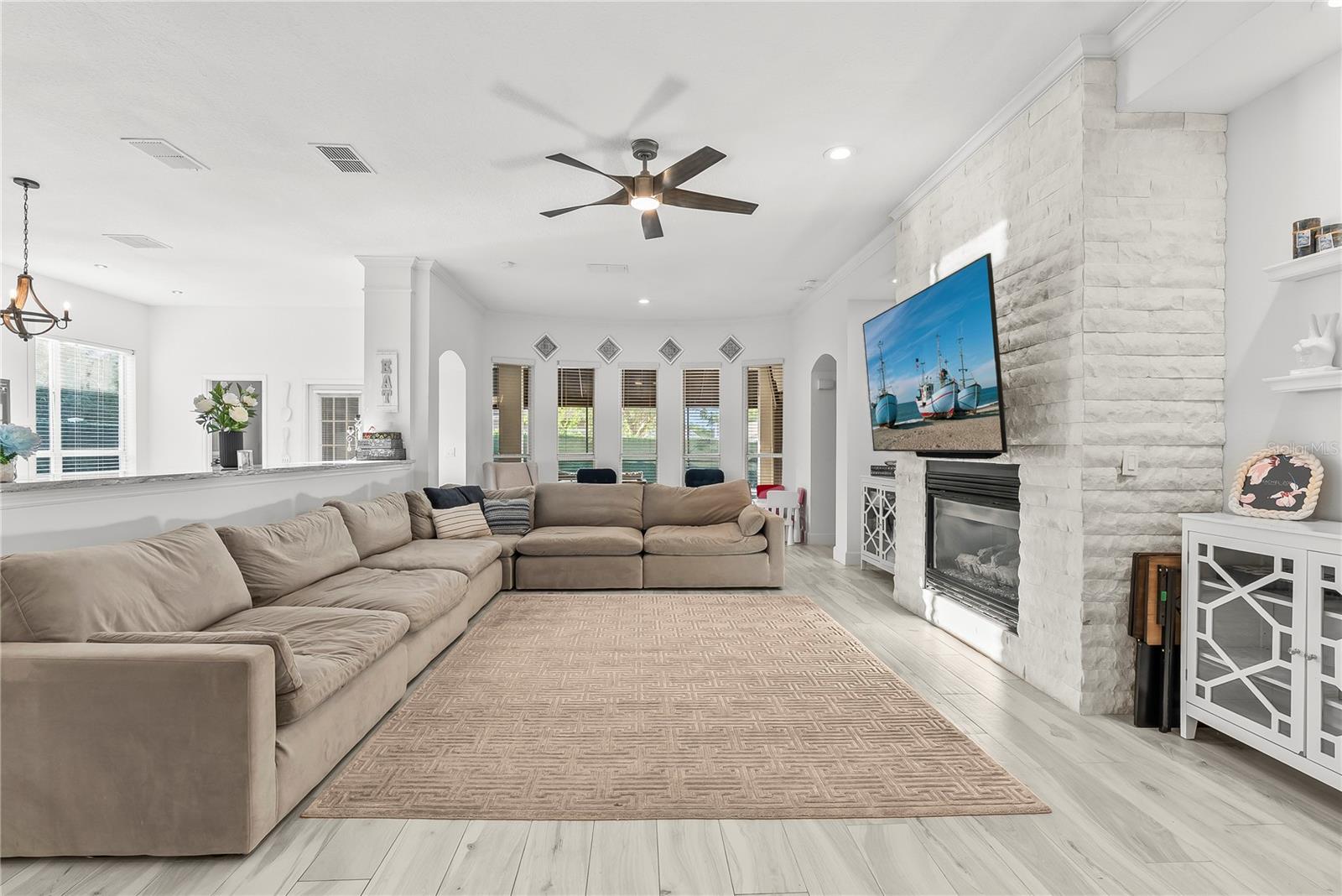8039 SOLITAIRE COURT