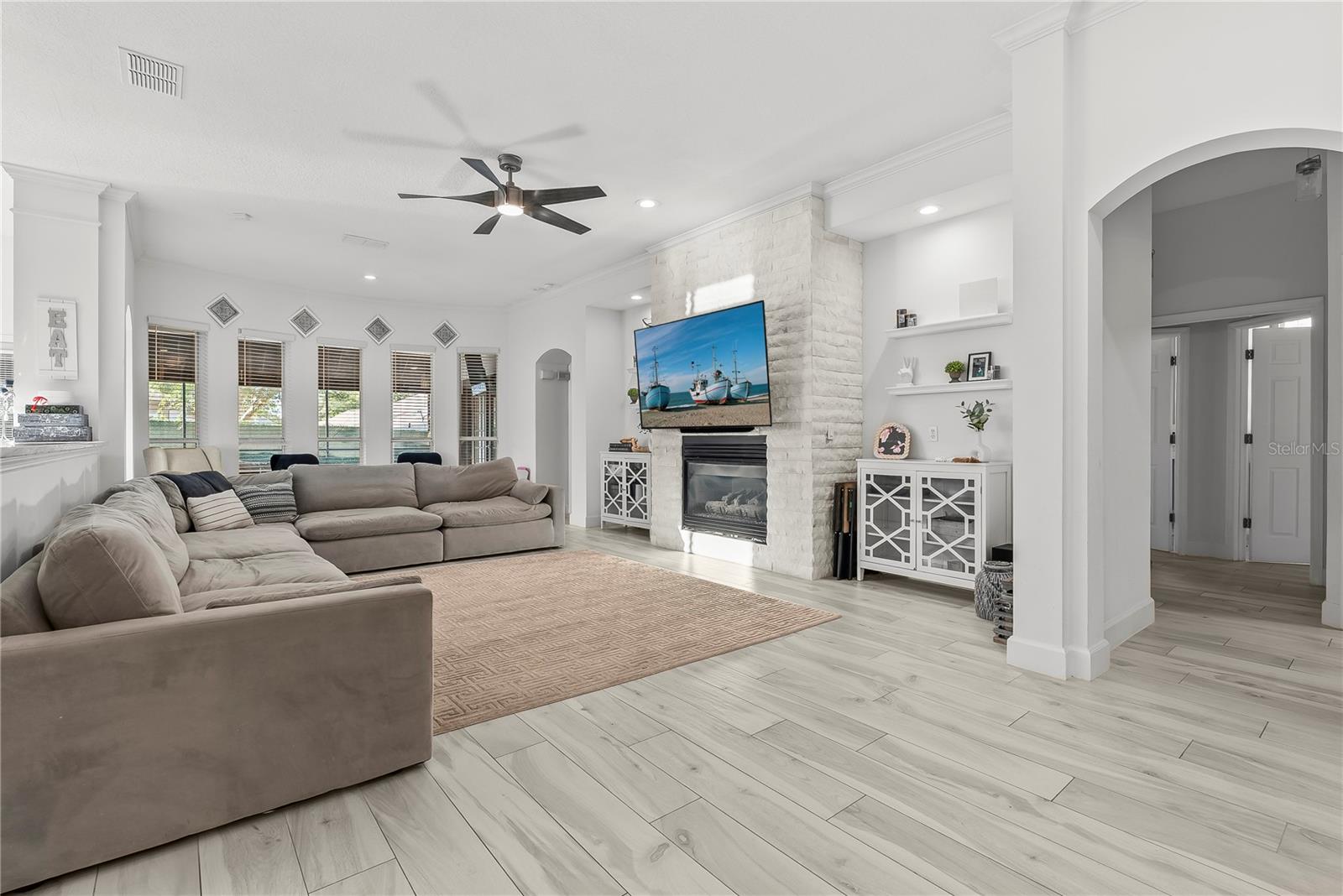 8039 SOLITAIRE COURT