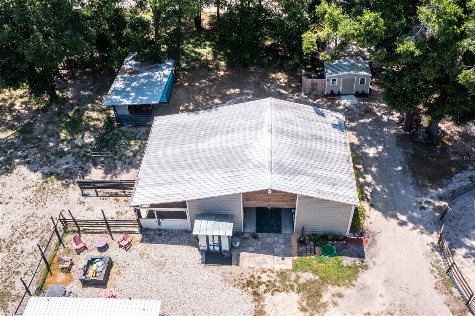 UNIVERSITY COUNTRY ESTS - Land