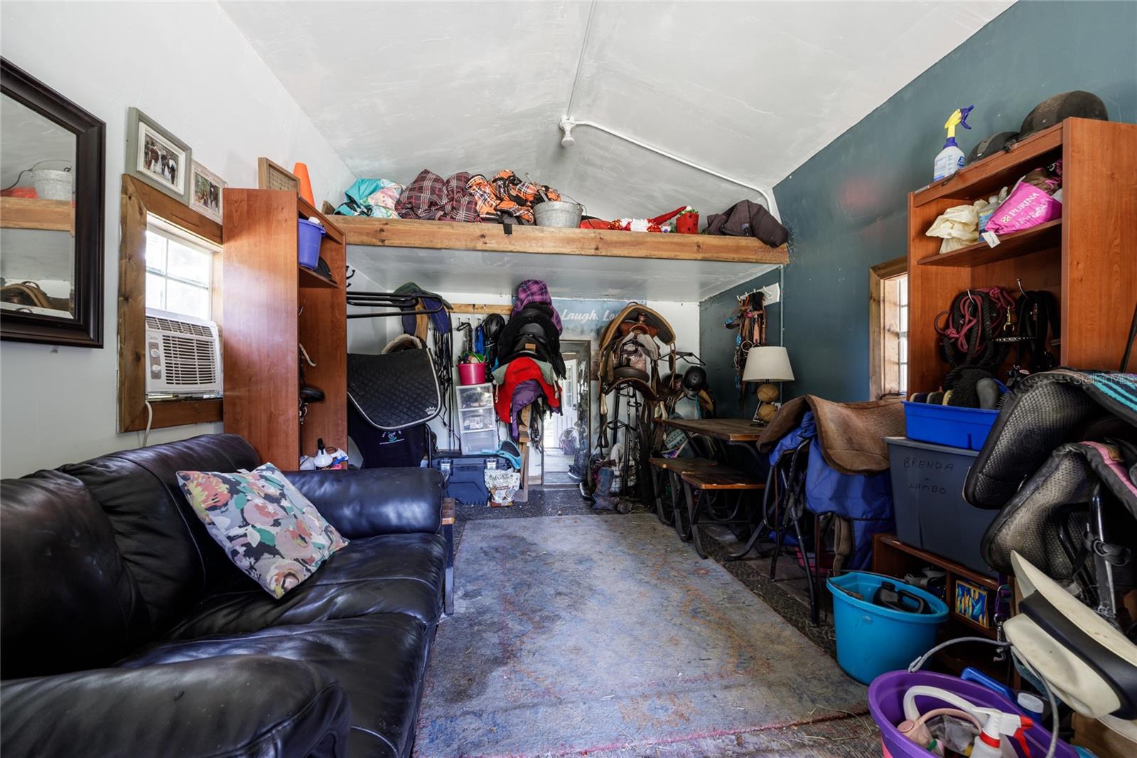 UNIVERSITY COUNTRY ESTS - Land