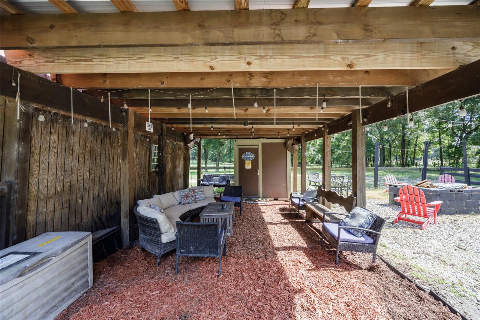 UNIVERSITY COUNTRY ESTS - Land