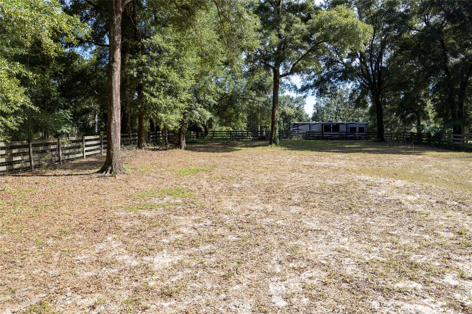 UNIVERSITY COUNTRY ESTS - Land