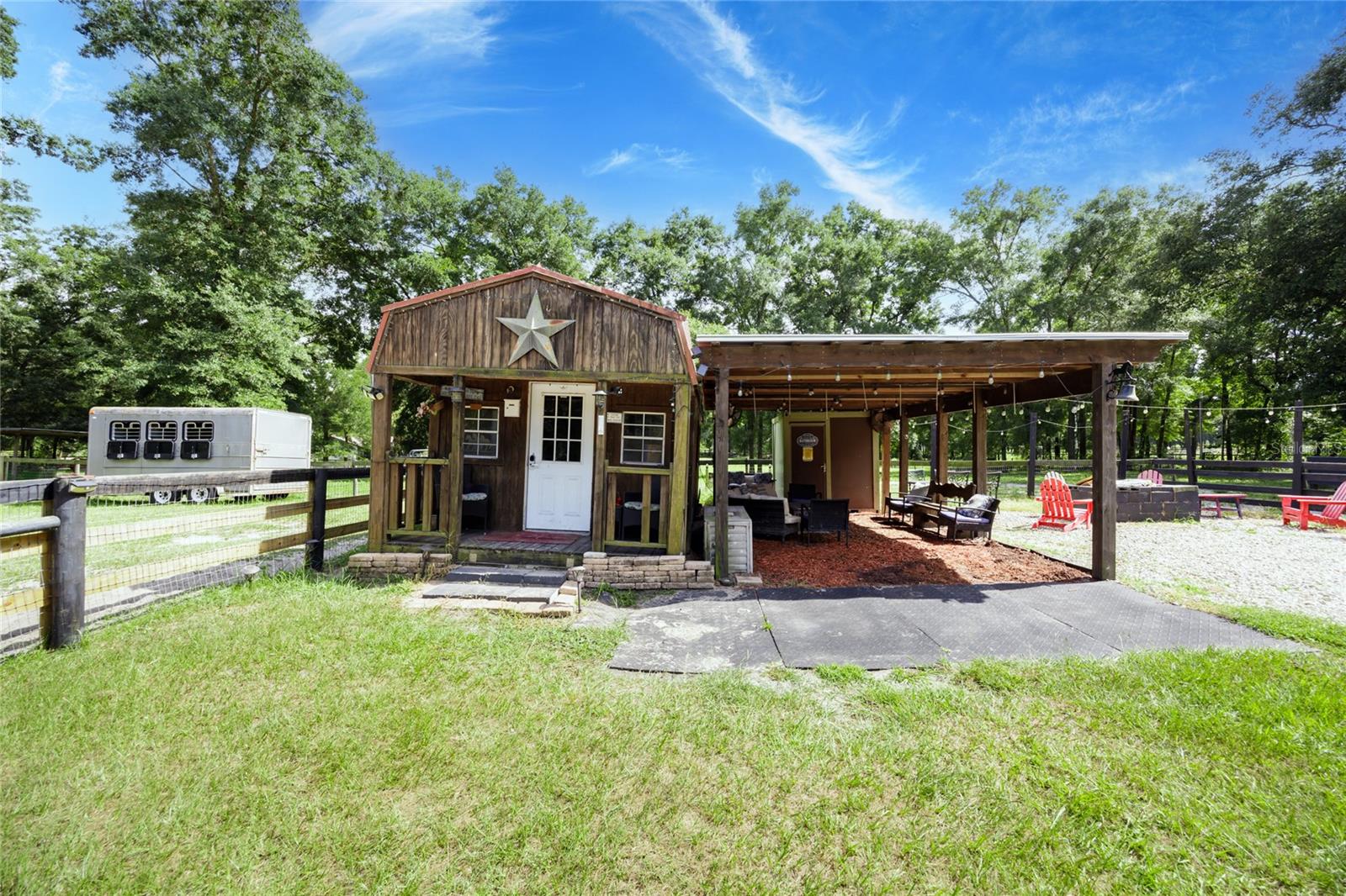 UNIVERSITY COUNTRY ESTS - Land