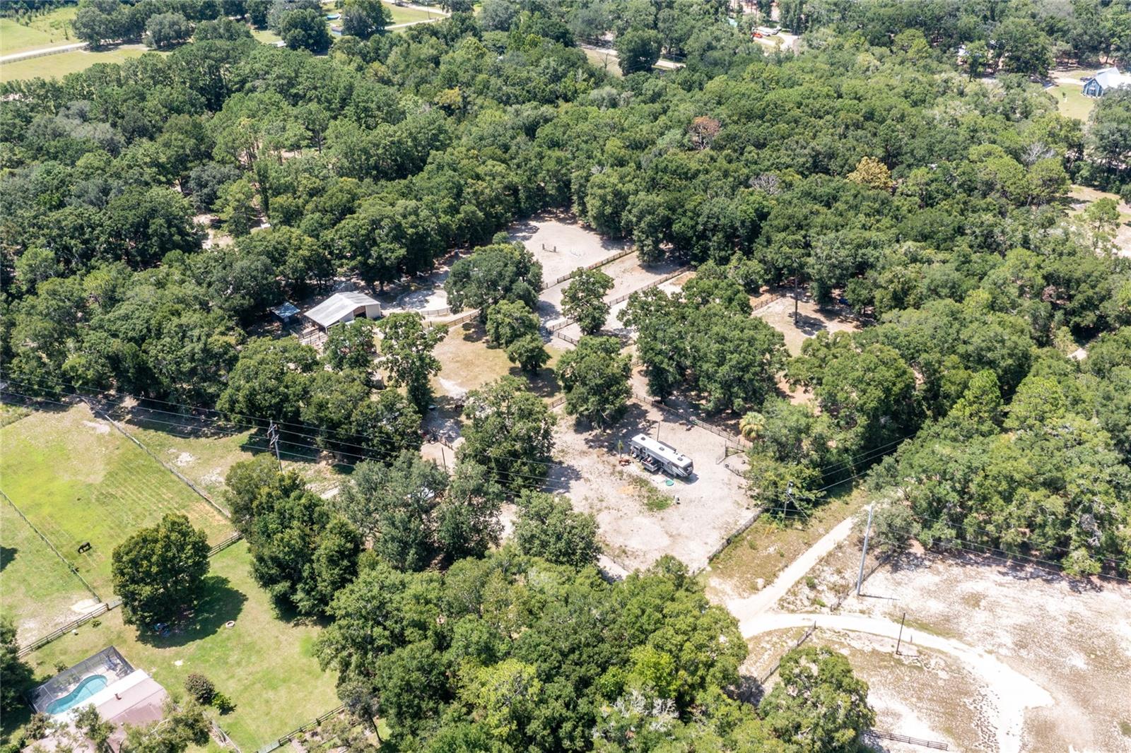 UNIVERSITY COUNTRY ESTS - Land