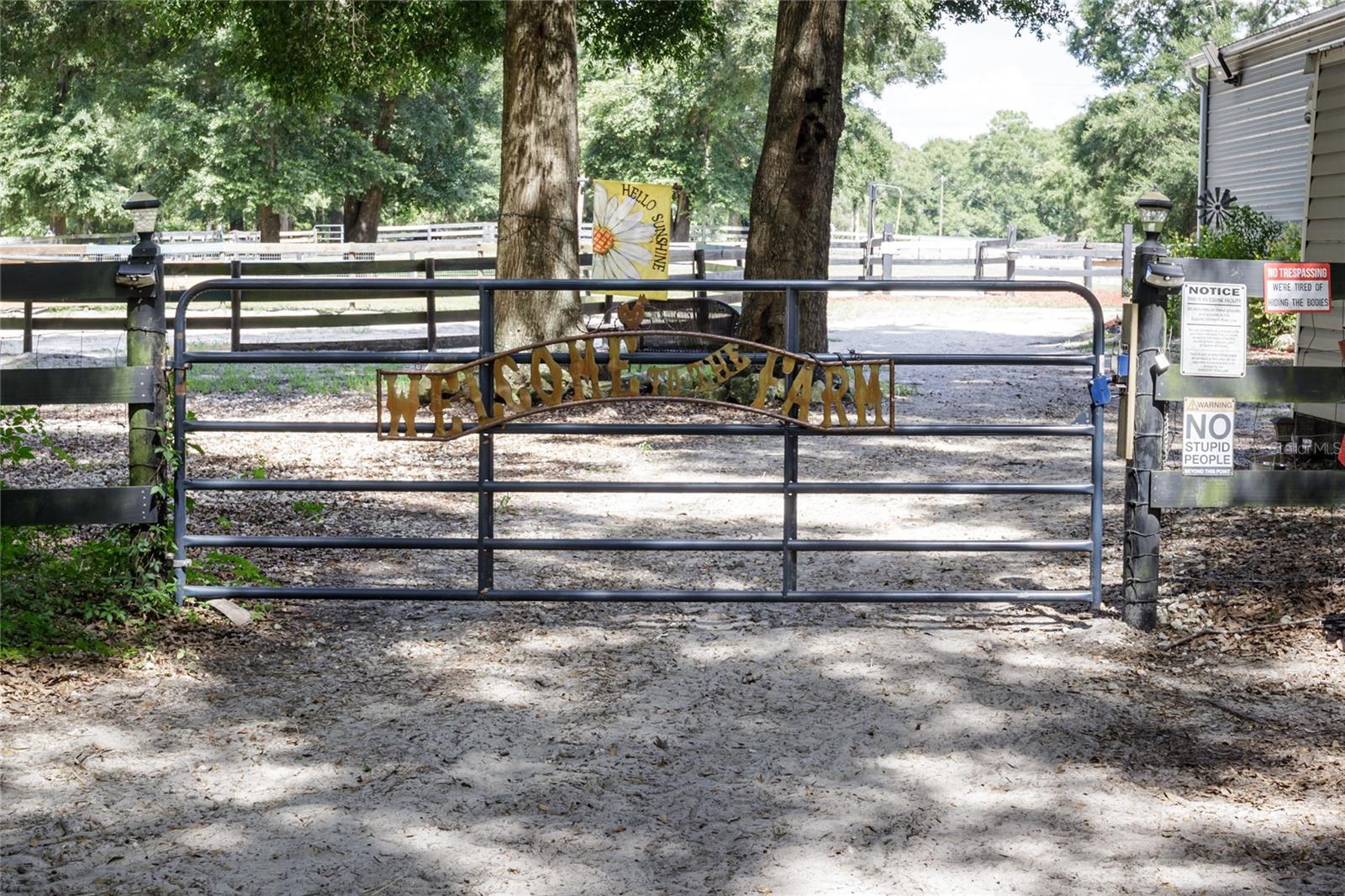 UNIVERSITY COUNTRY ESTS - Land