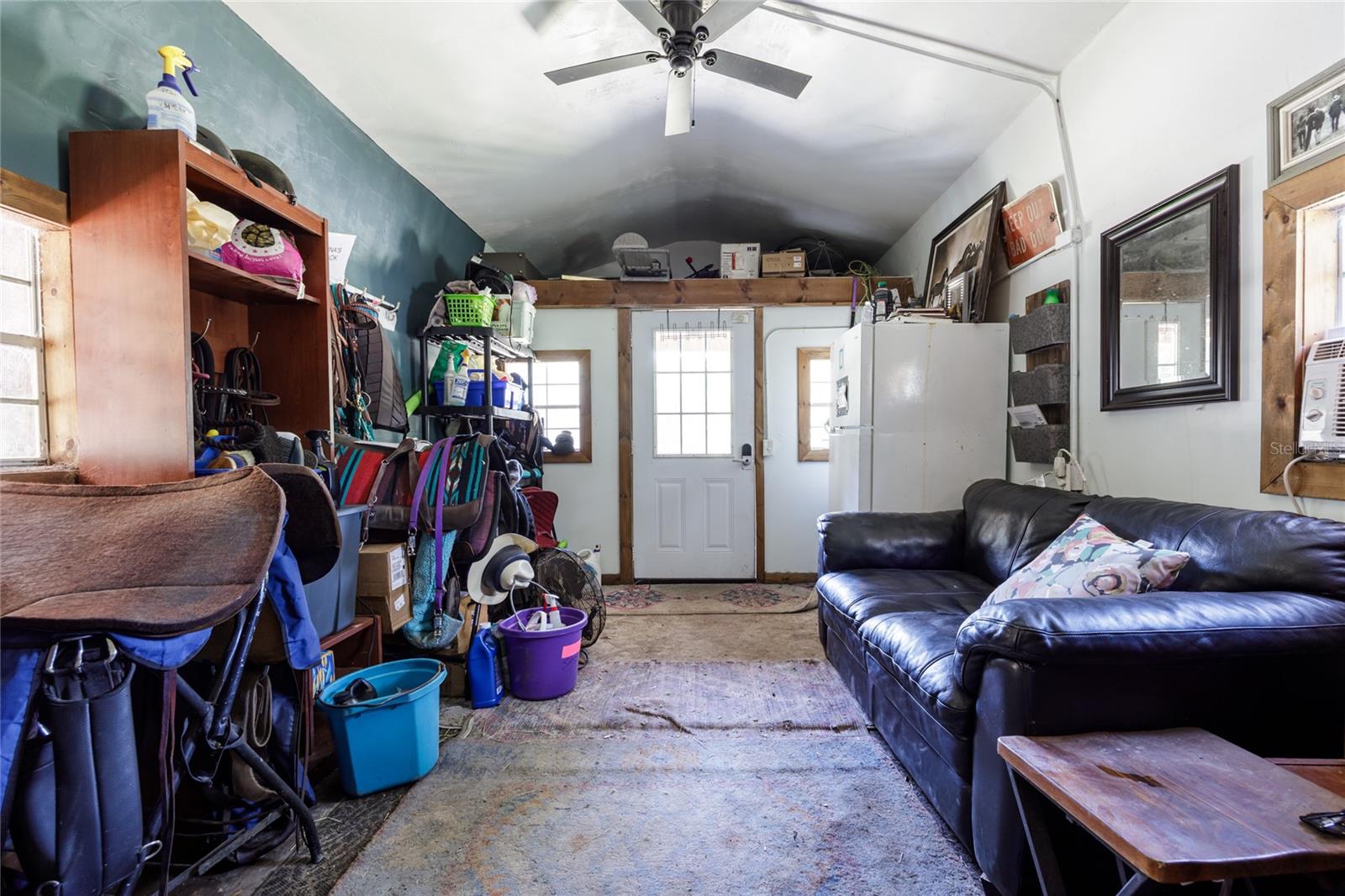 UNIVERSITY COUNTRY ESTS - Land