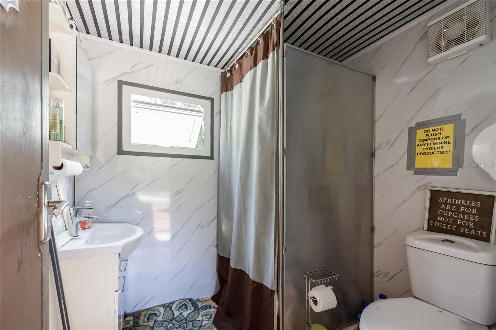 UNIVERSITY COUNTRY ESTS - Land