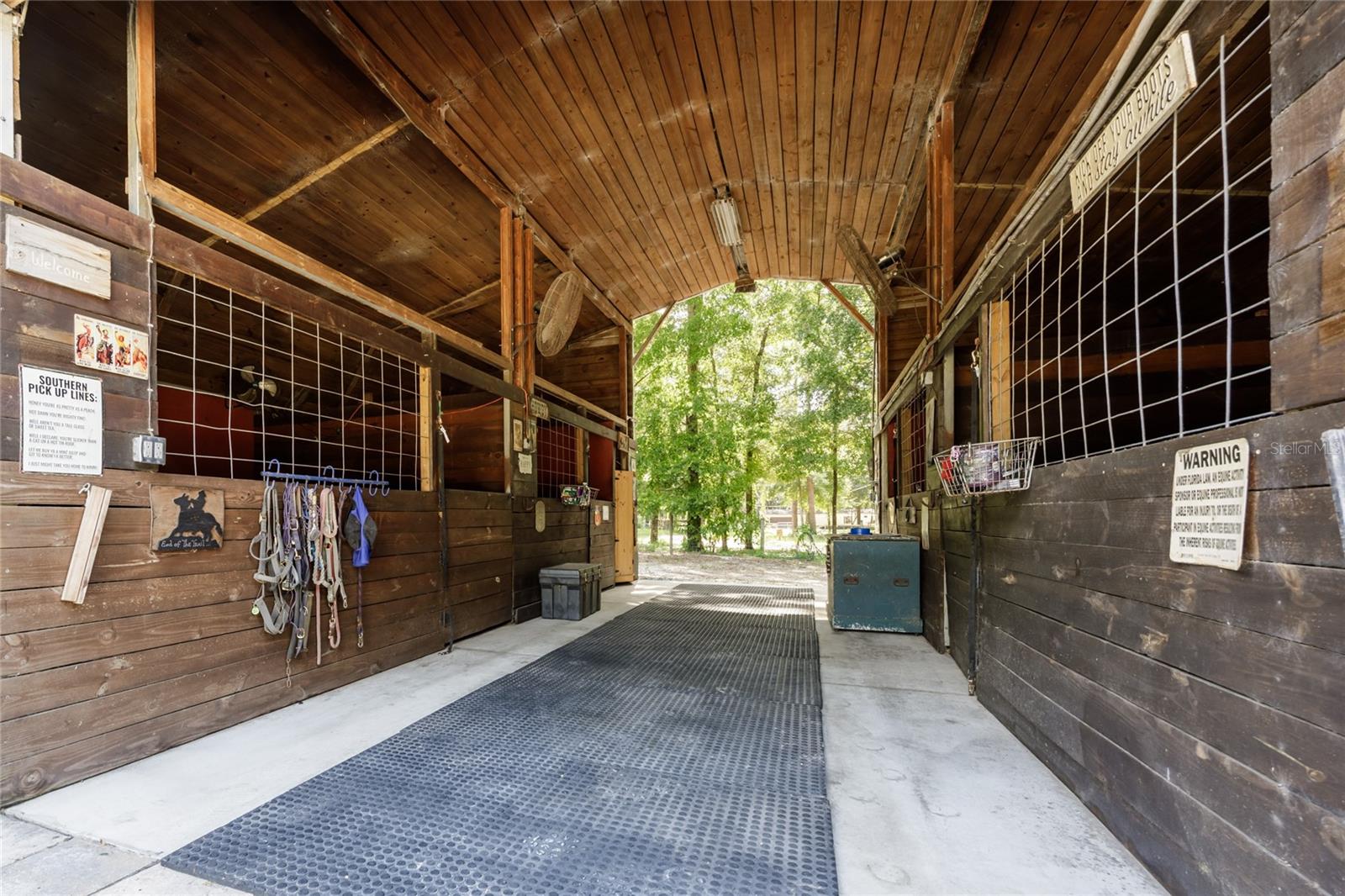 UNIVERSITY COUNTRY ESTS - Land