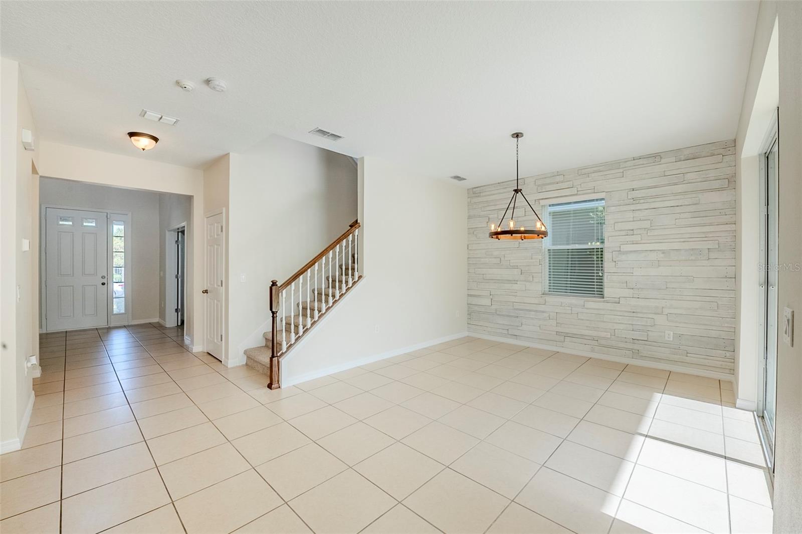 1873 DONAHUE DR