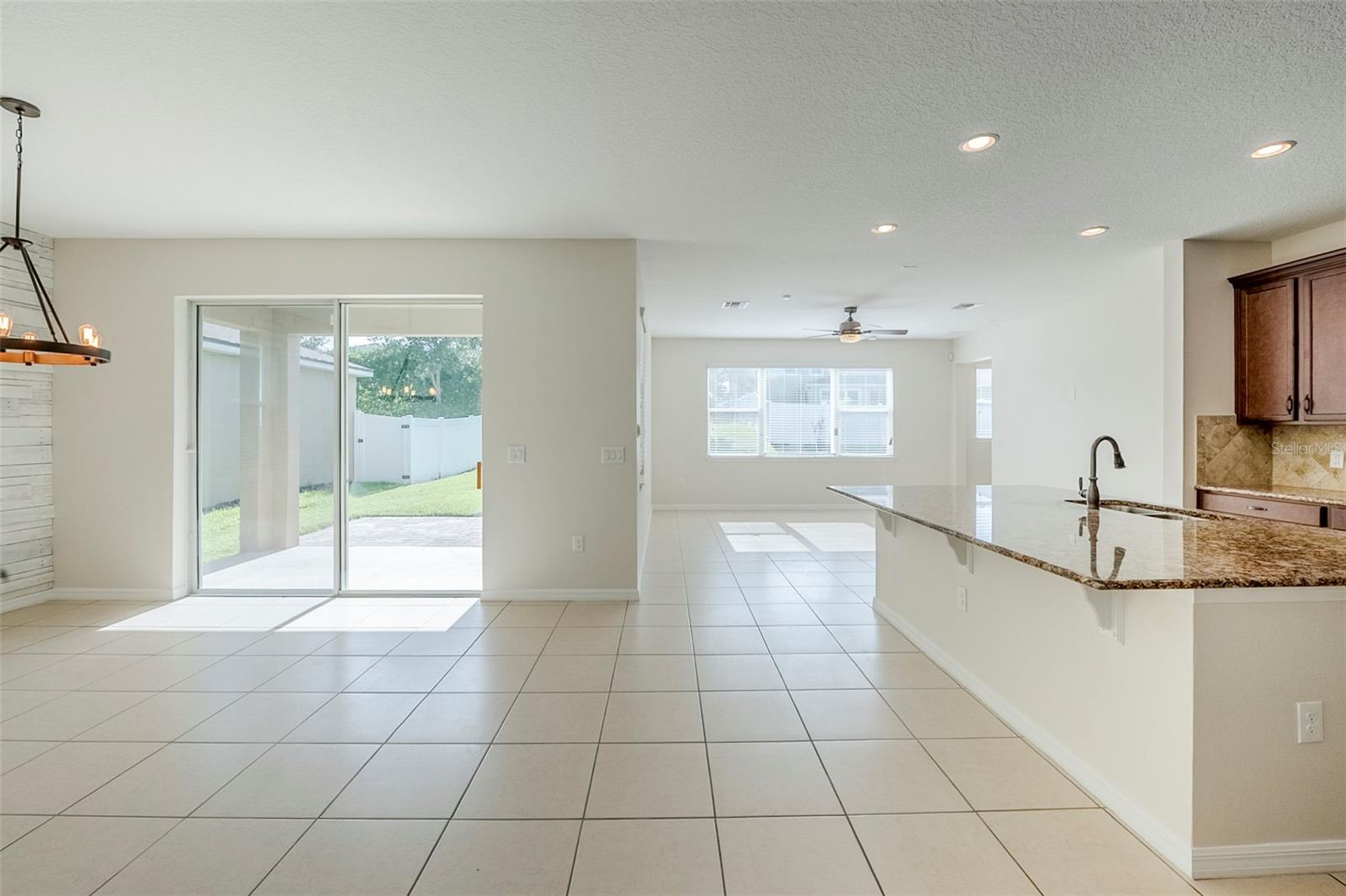 1873 DONAHUE DR