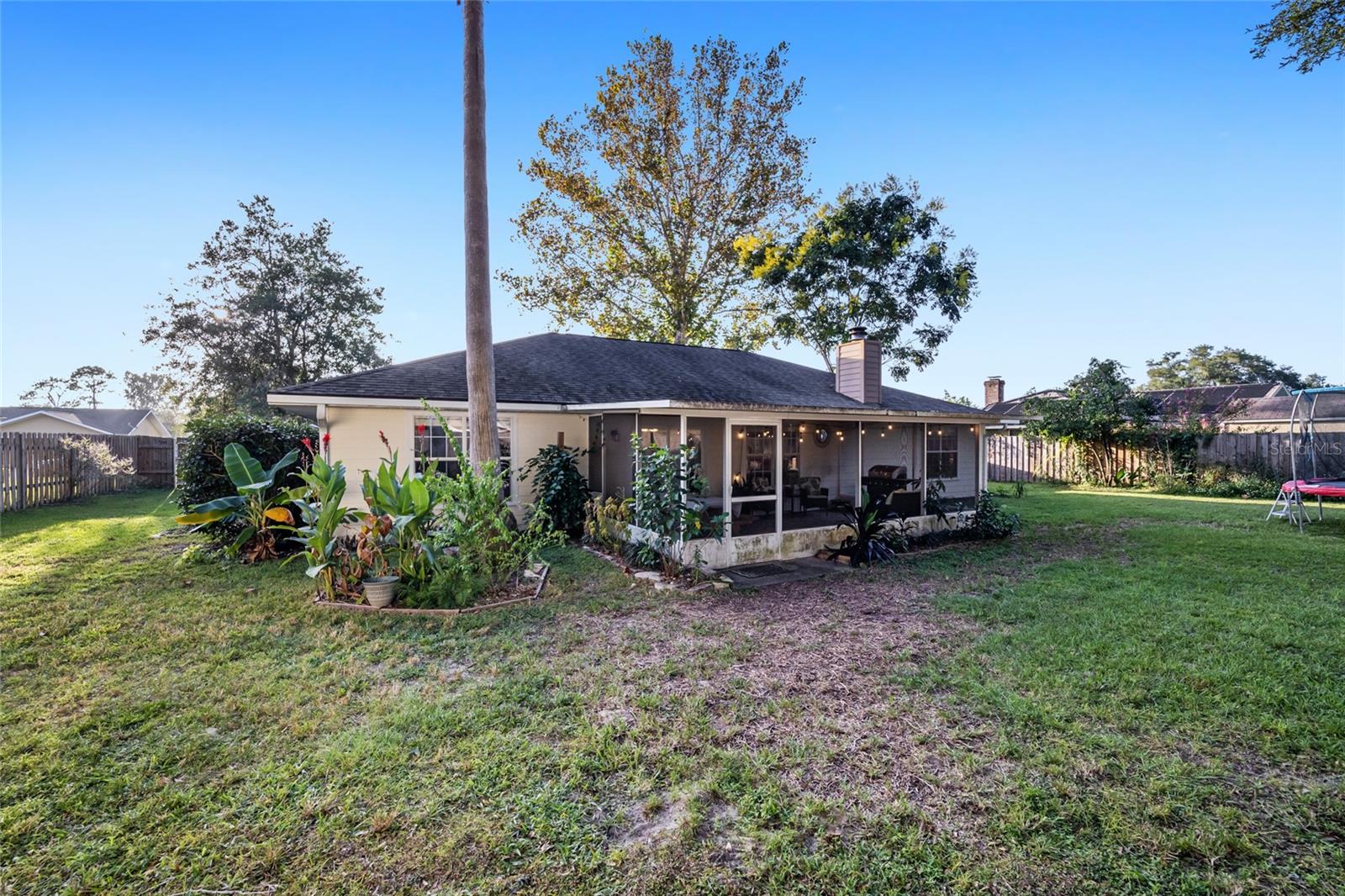 COUNTRY ESTATE - Residential