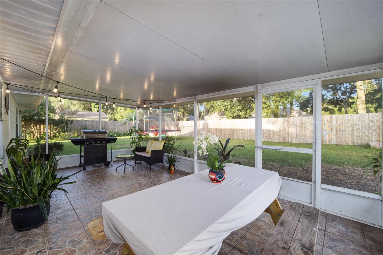 COUNTRY ESTATE - Residential