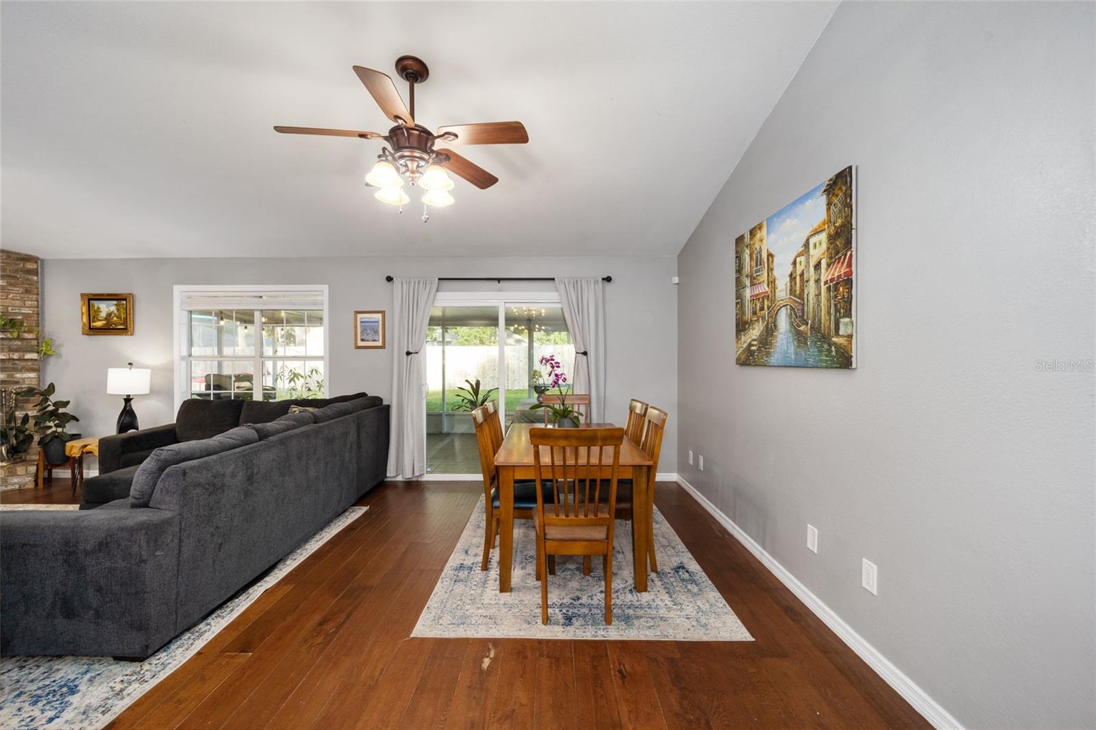 COUNTRY ESTATE - Residential