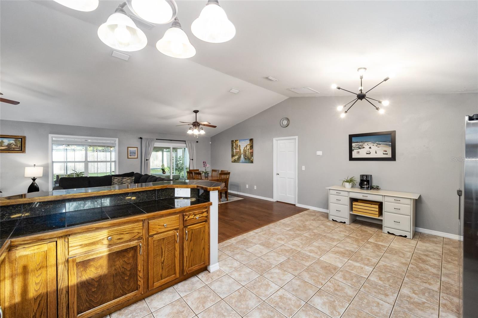 COUNTRY ESTATE - Residential