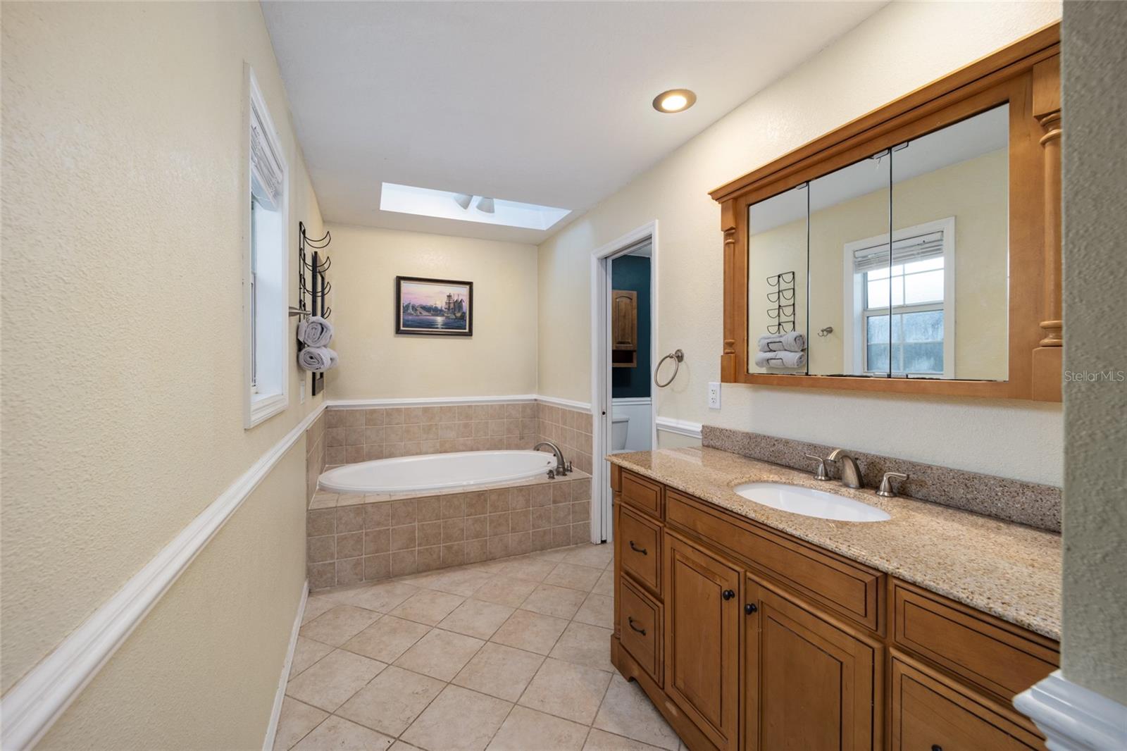 COUNTRY ESTATE - Residential