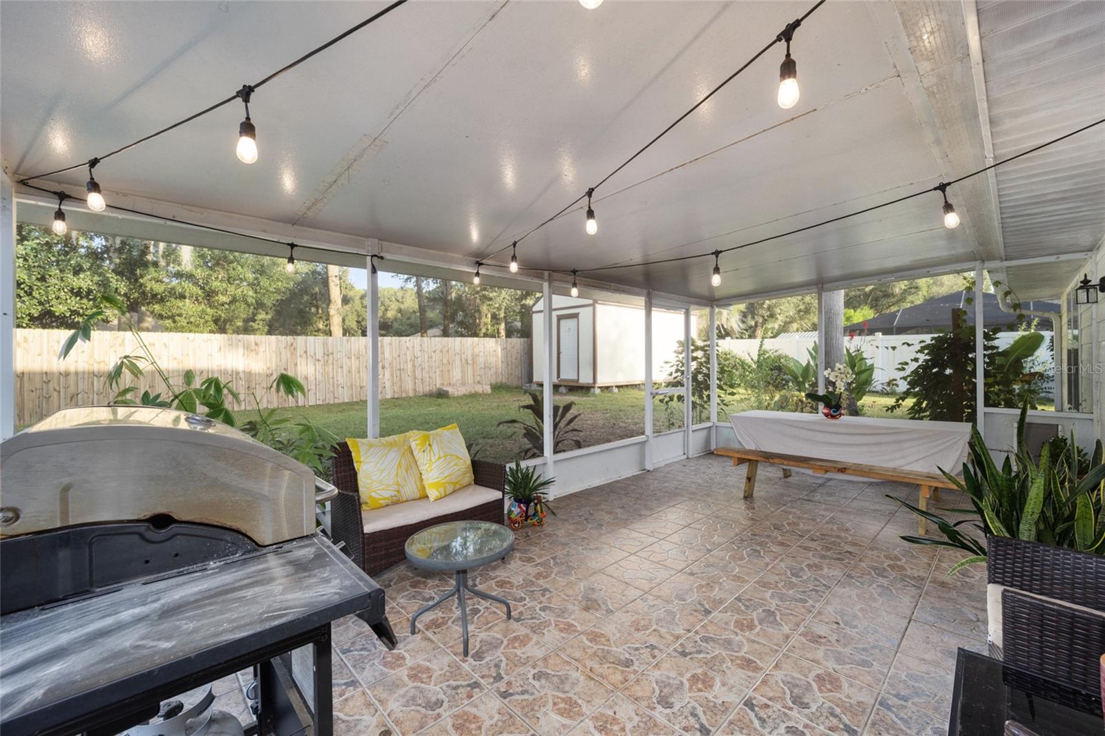 COUNTRY ESTATE - Residential