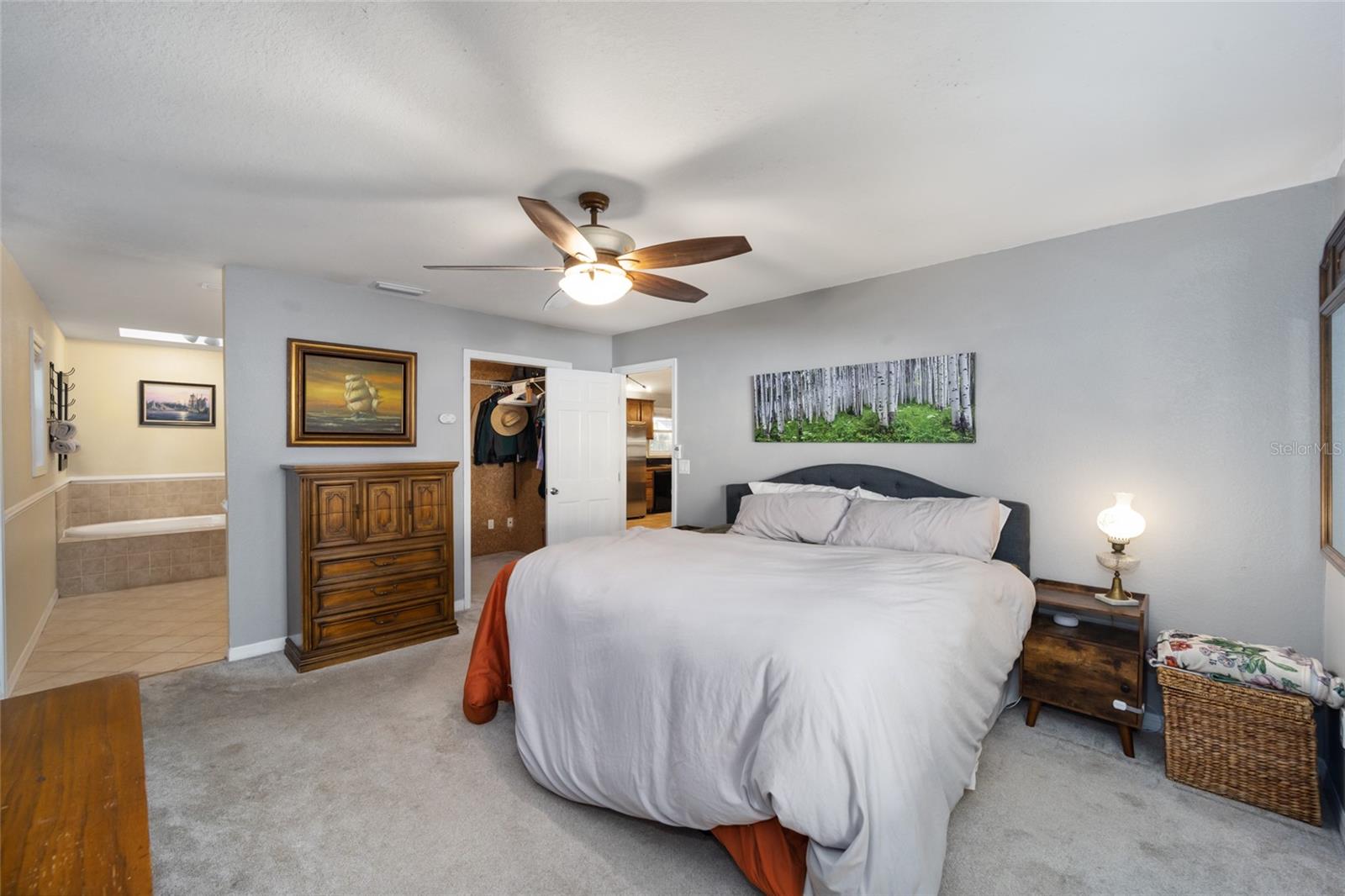 COUNTRY ESTATE - Residential