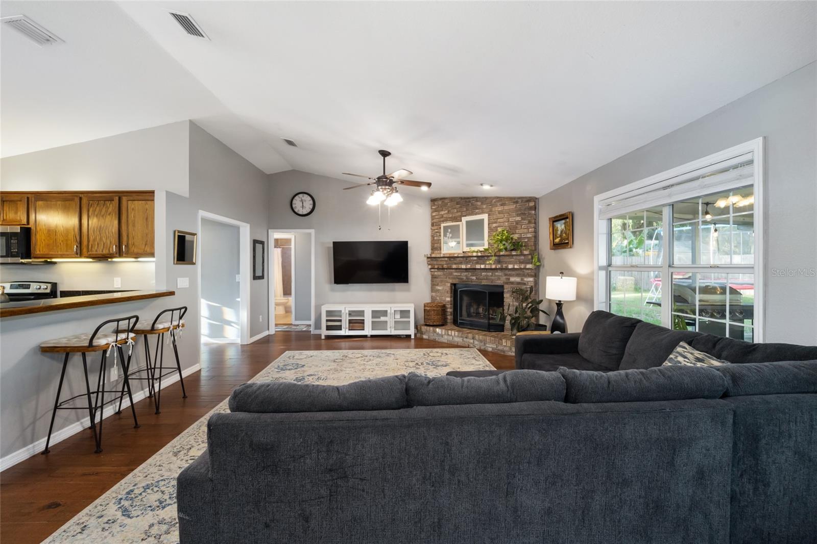 COUNTRY ESTATE - Residential