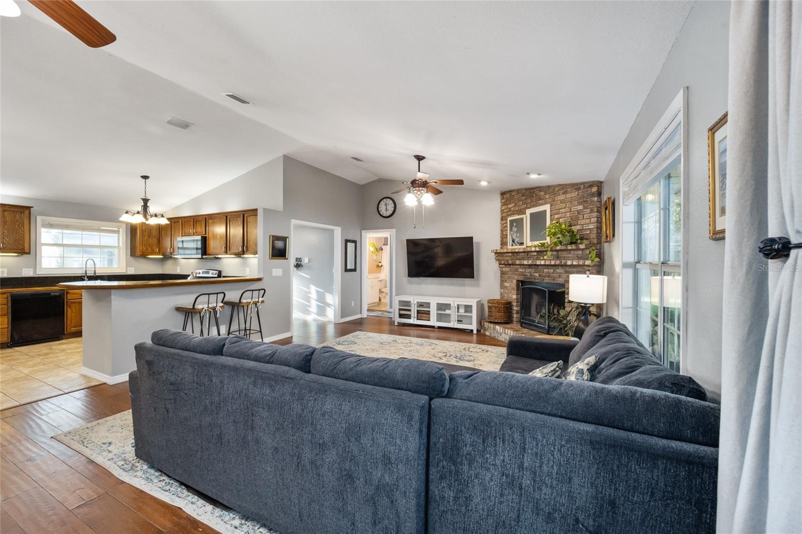 COUNTRY ESTATE - Residential