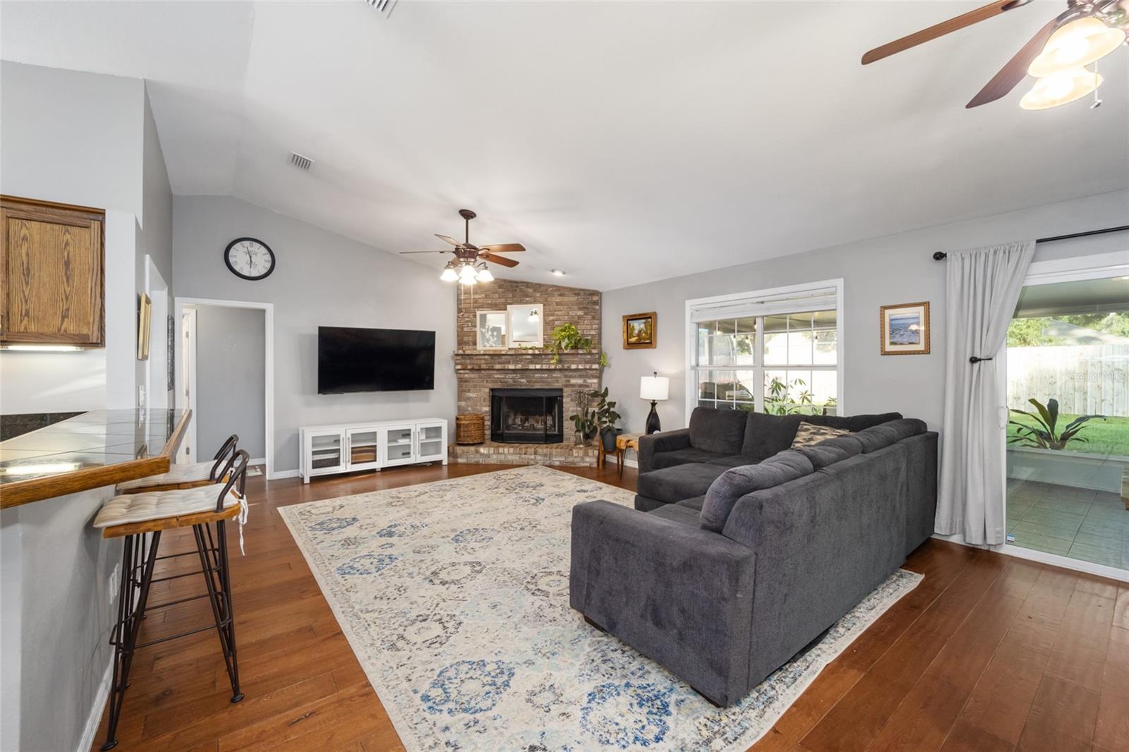 COUNTRY ESTATE - Residential