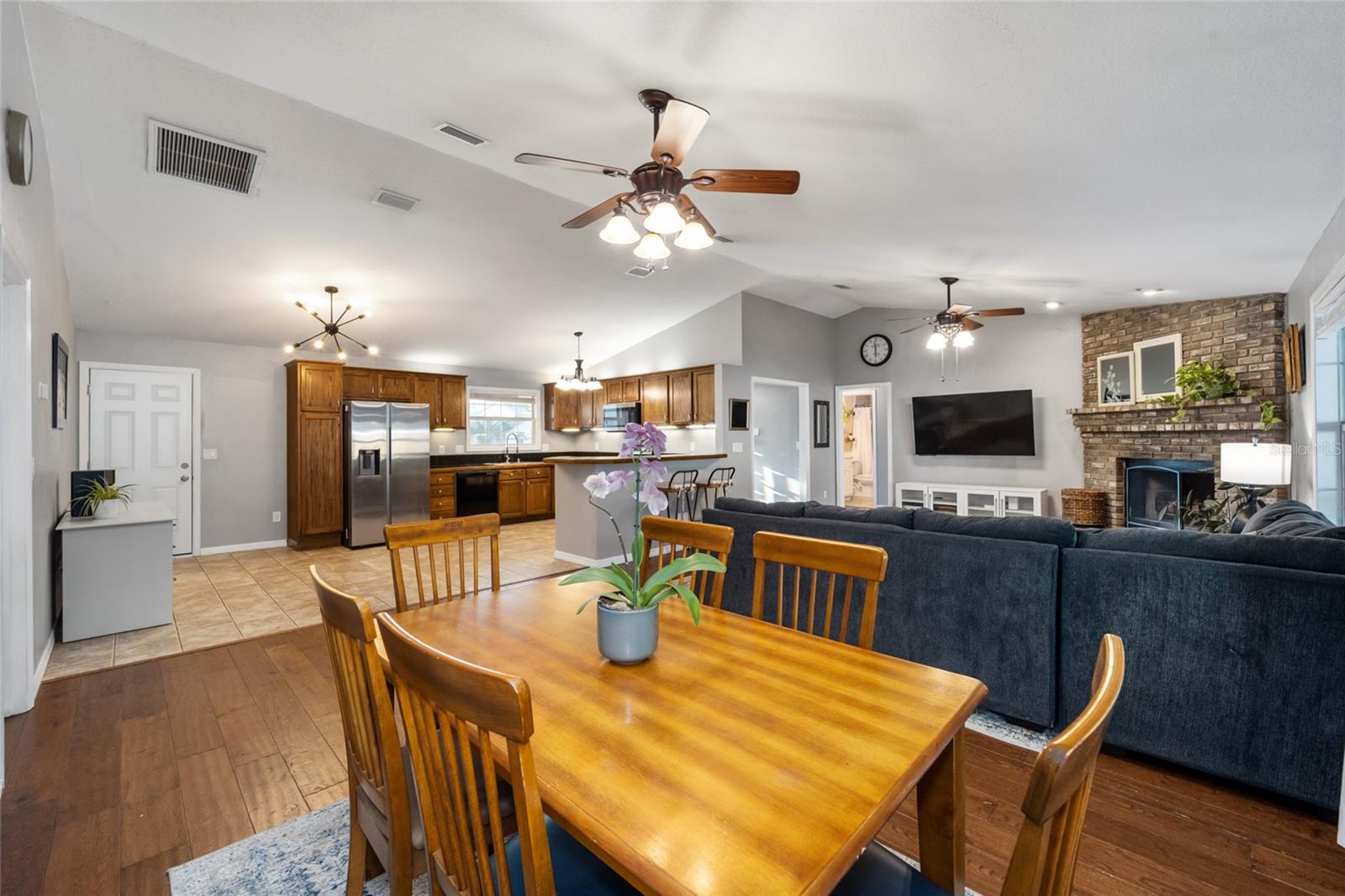 COUNTRY ESTATE - Residential