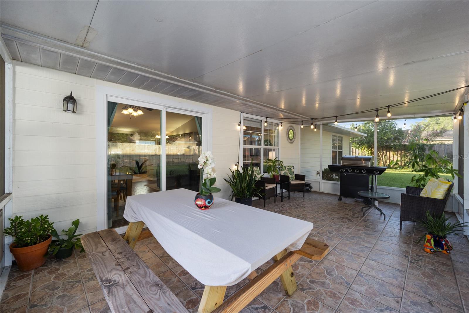 COUNTRY ESTATE - Residential