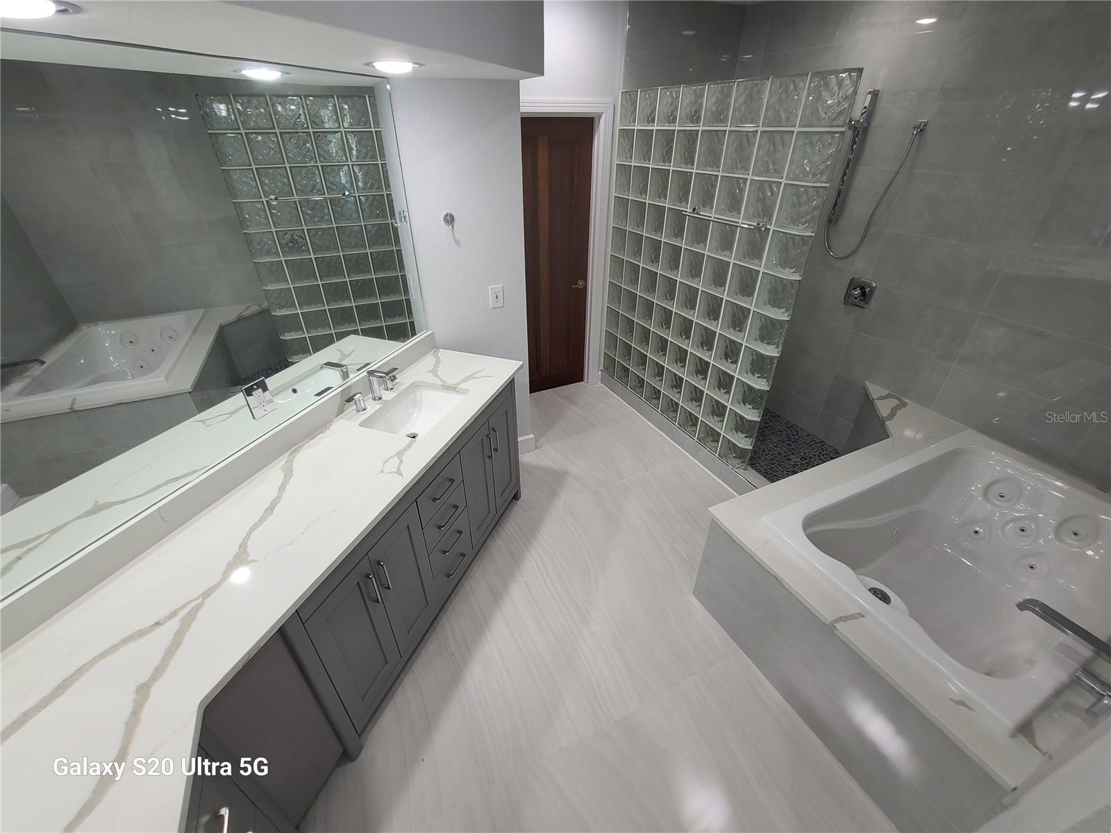 TANGERINE BAY CLUB - Residential