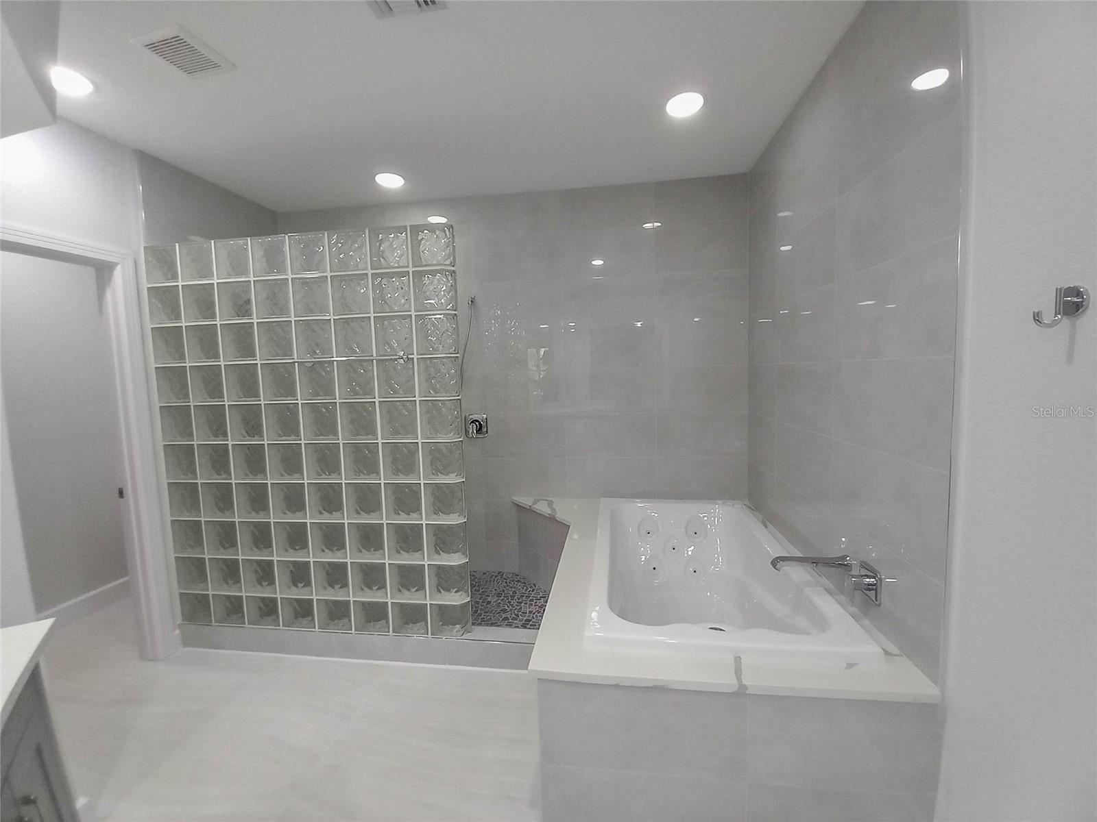 TANGERINE BAY CLUB - Residential