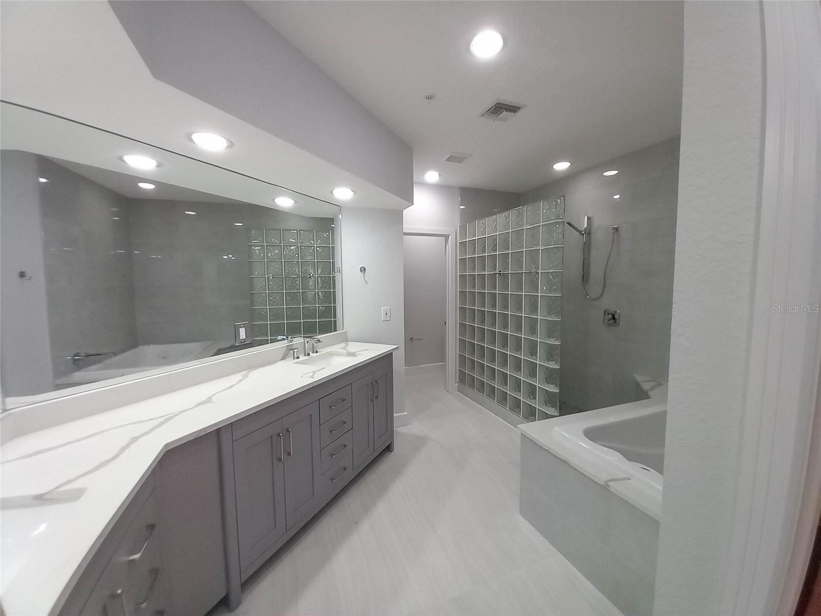 TANGERINE BAY CLUB - Residential