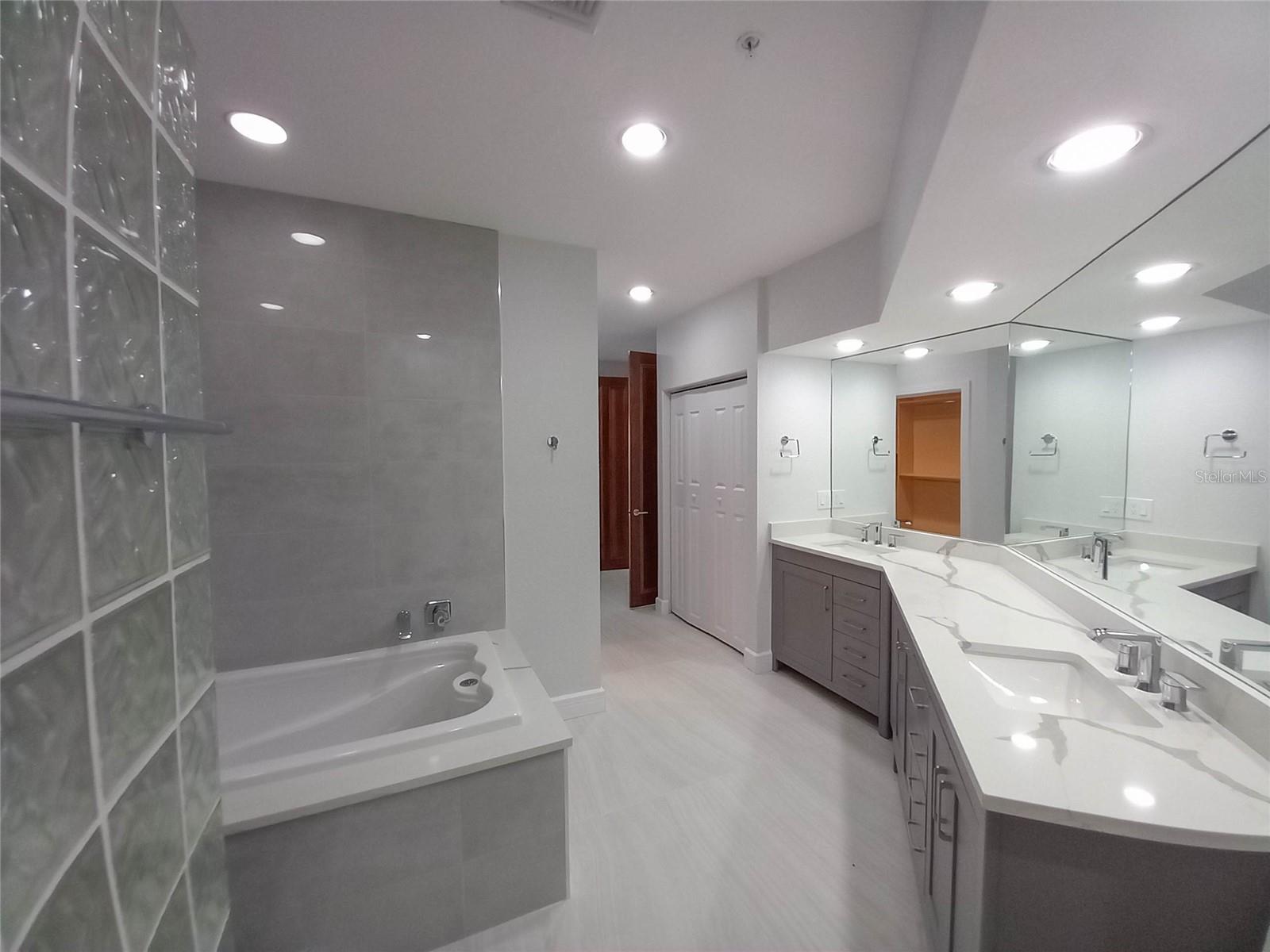 TANGERINE BAY CLUB - Residential