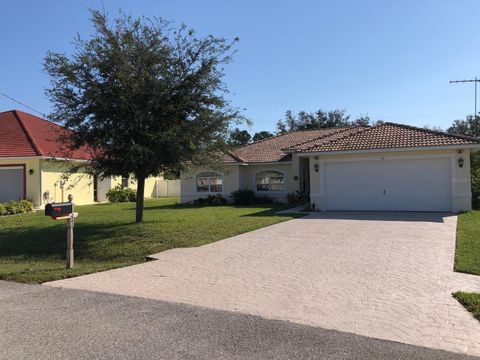 Photo of 47 Fieldstone Lane, Palm Coast, FL 32137 (MLS # FC312775)