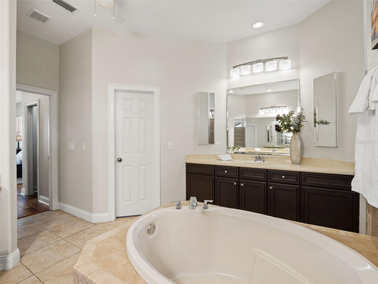 WEDGEFIELD/ ROCKET CITY - Residential