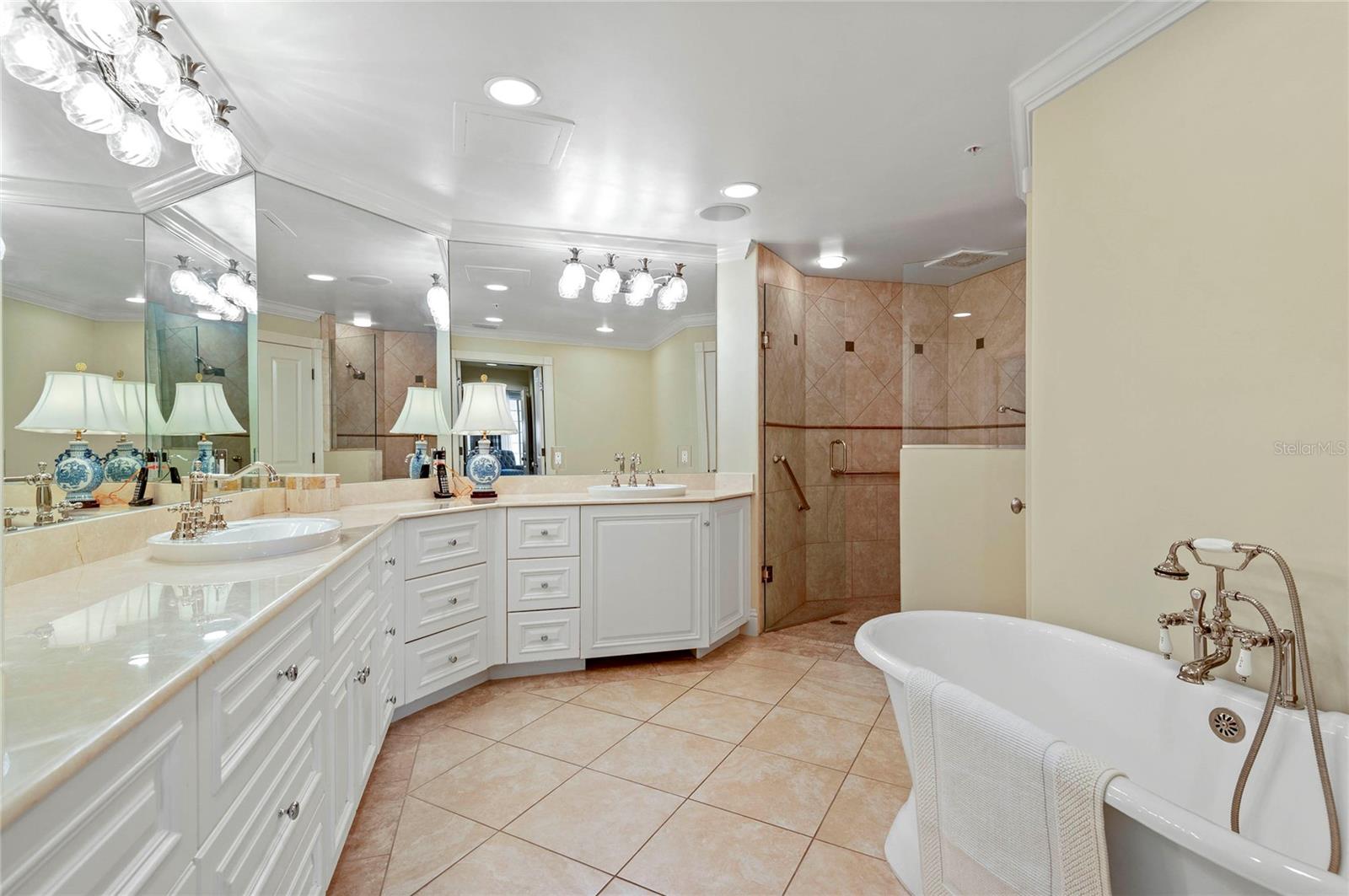 RENAISSANCE AT LAKE IVANHOE CONDO - Residential