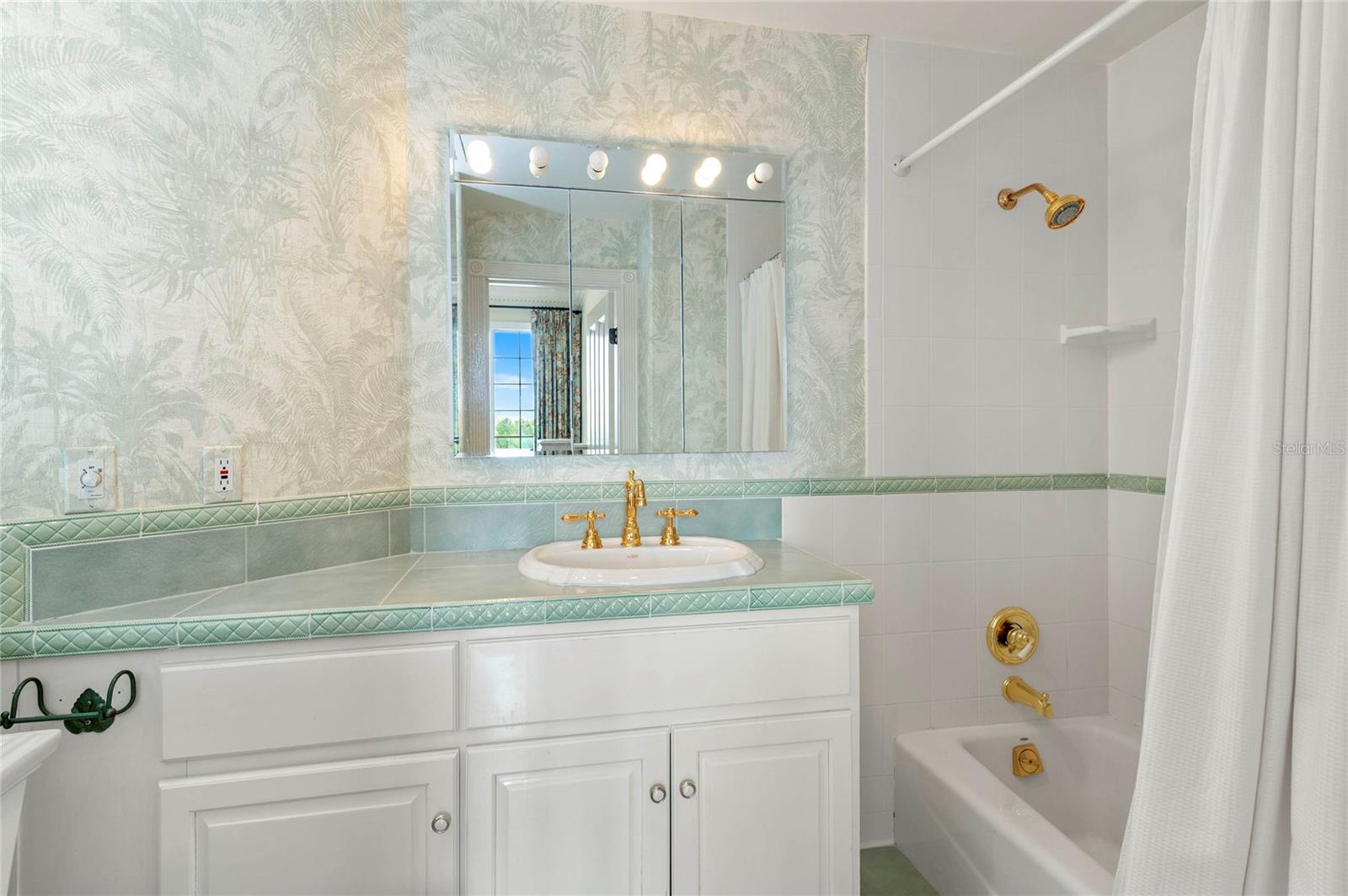 RENAISSANCE AT LAKE IVANHOE CONDO - Residential