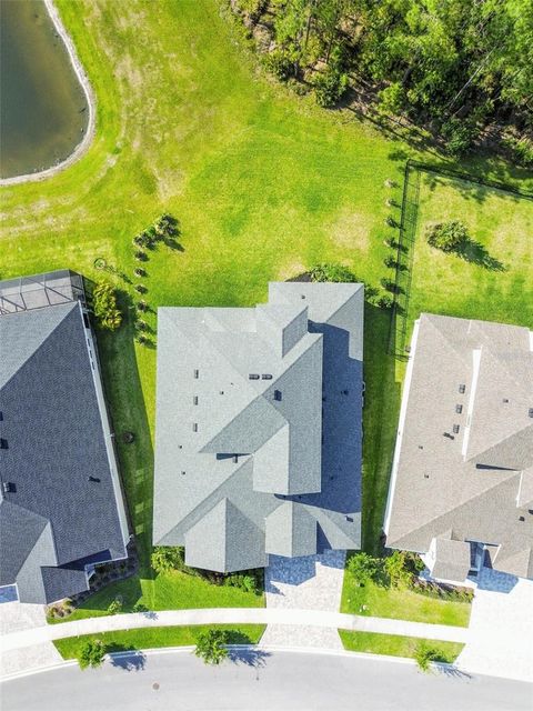 A home in LAND O LAKES